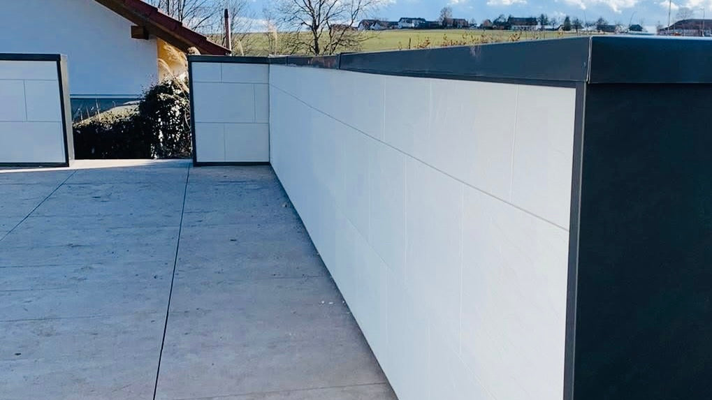 Gartenmauer & Terrassenmauer mit Zierer Fassadenplatten verkleiden. Nie wieder bröckelnder Putz im Garten.